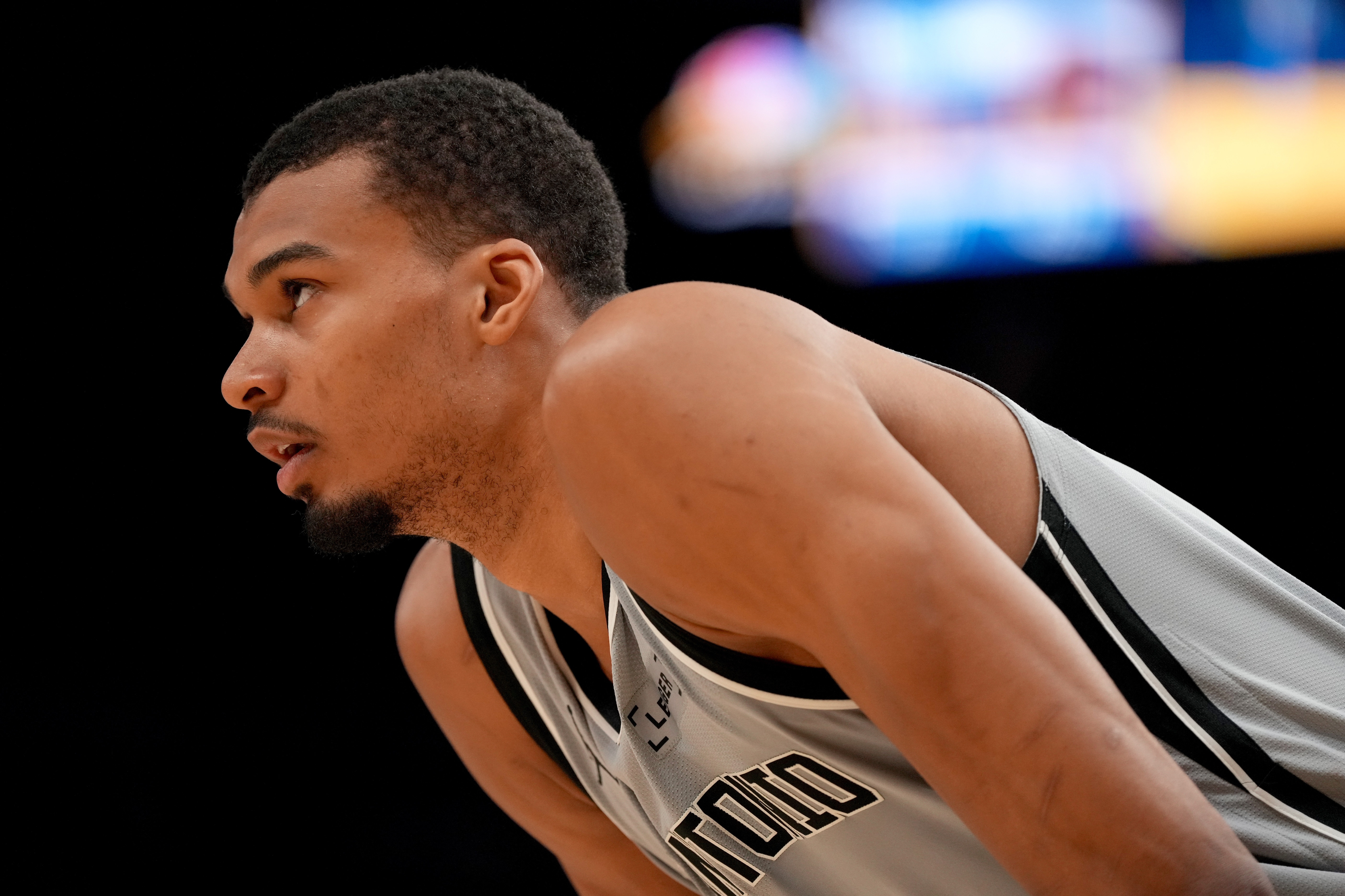 必赢体育登录入口-会复出吗？文班亚马因脑震荡保护协议 G4仍然出战成疑